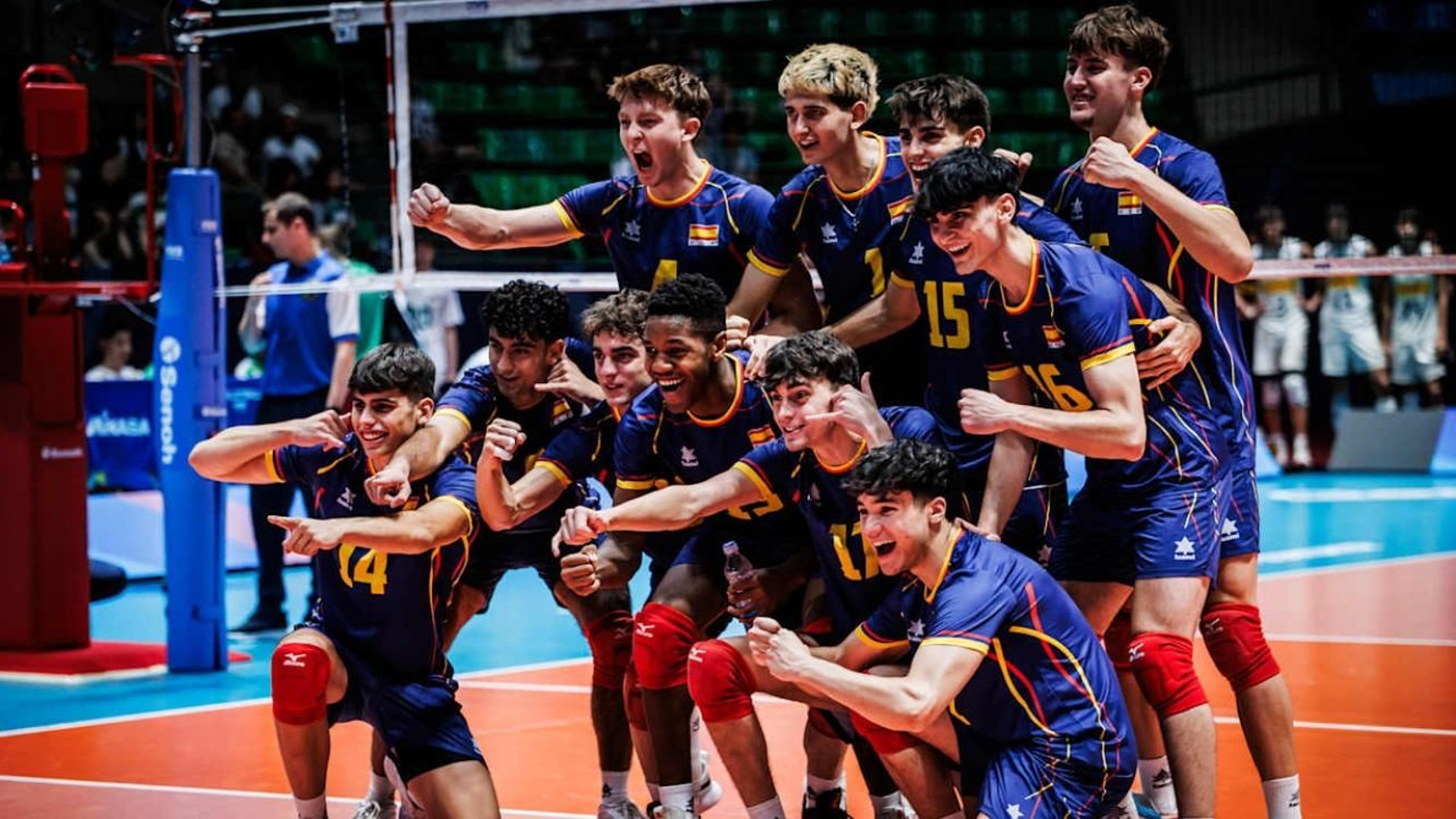El equipo nacional celebra una de las victorias de este campeonato.