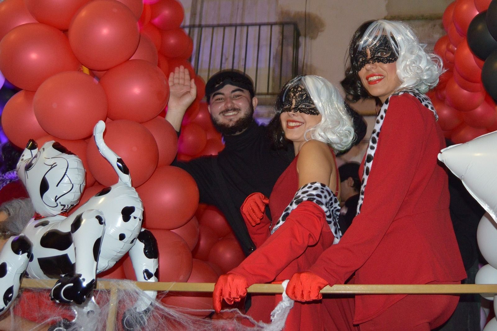 Búscate en la Cabalgata de Cruella de Vil en El Puerto