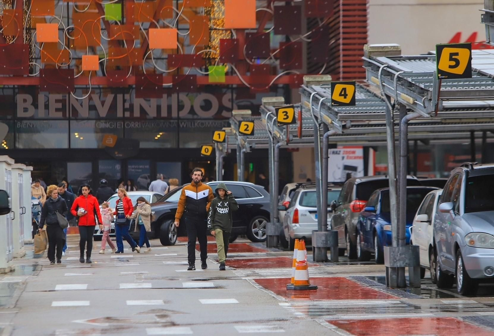 Zona de aparcamiento de Área Sur, este domingo.