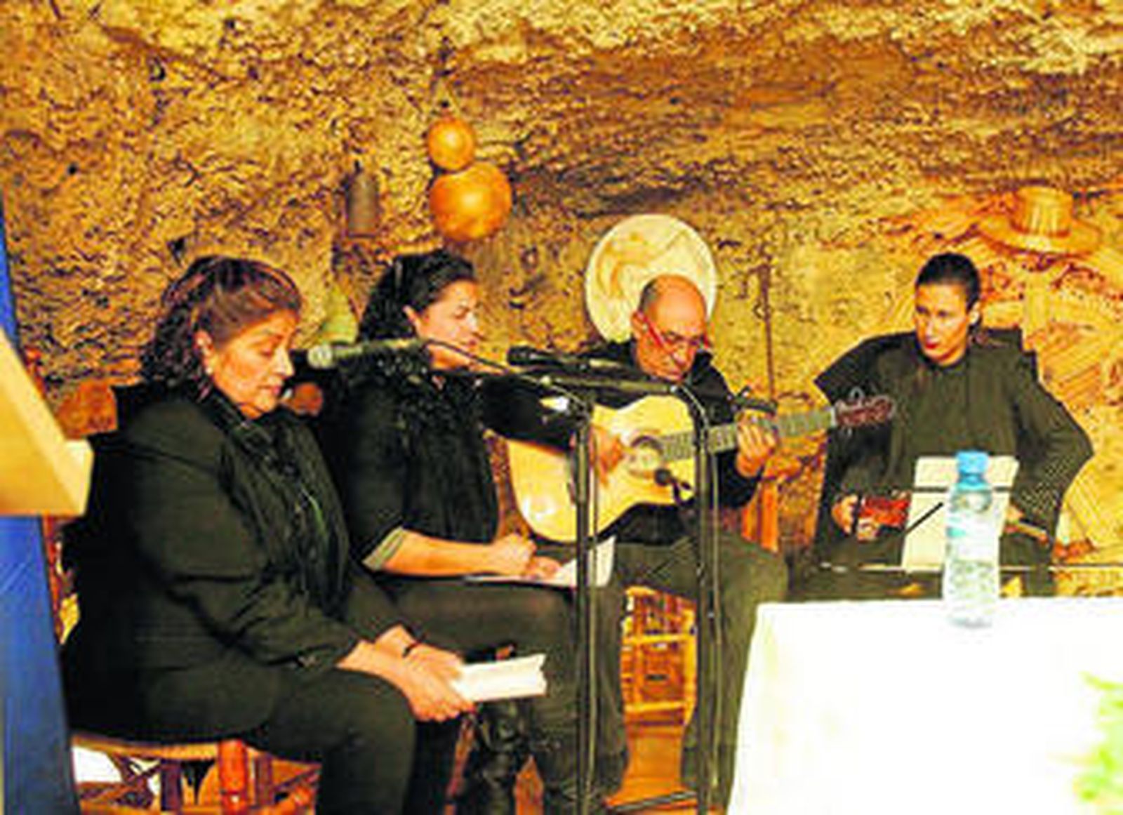 La Peña El Morato despidió a ritmo de flamenco a Constantino Díaz