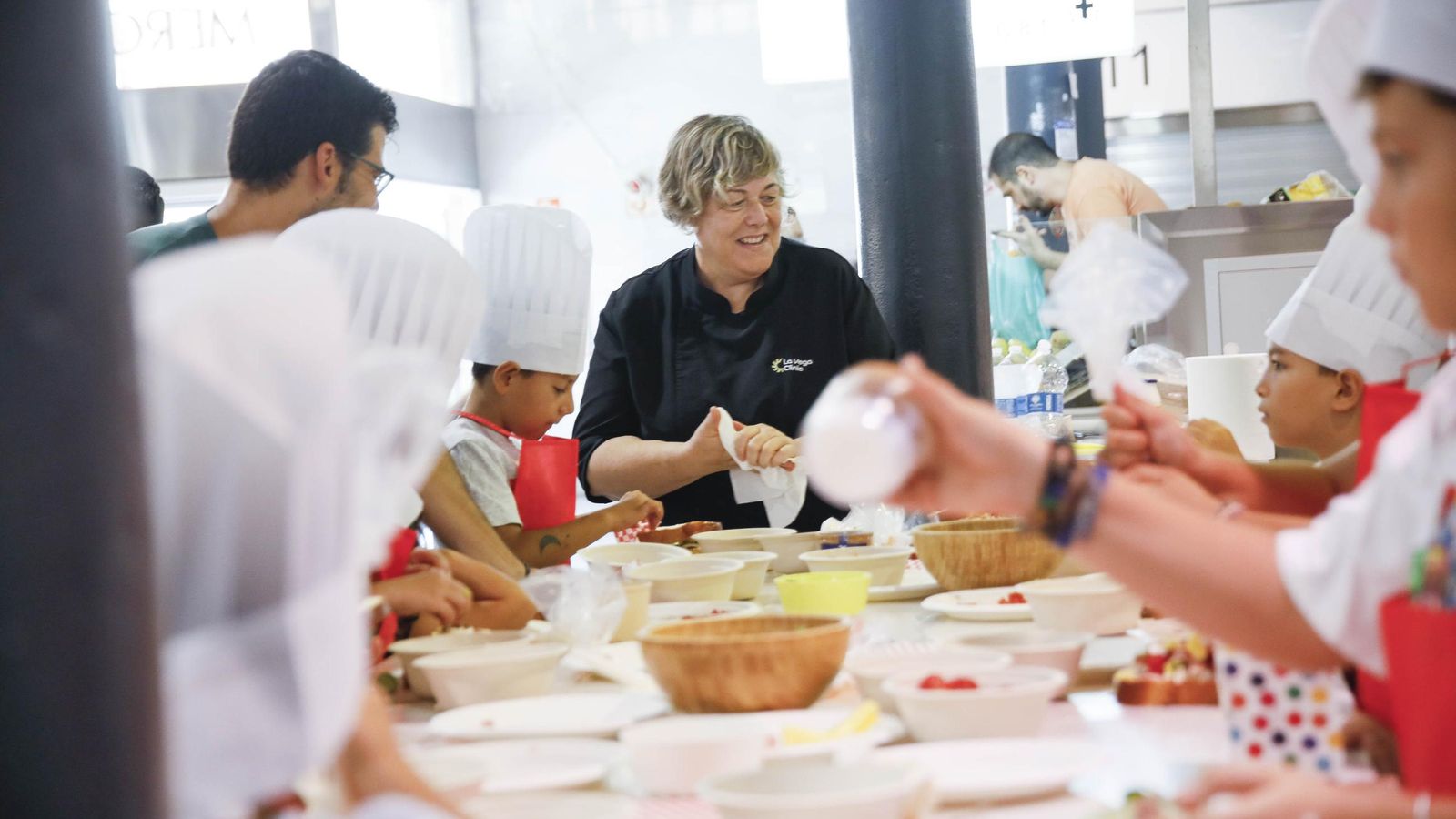 Las imágenes del taller infantil de cocina en el mercado de Almería