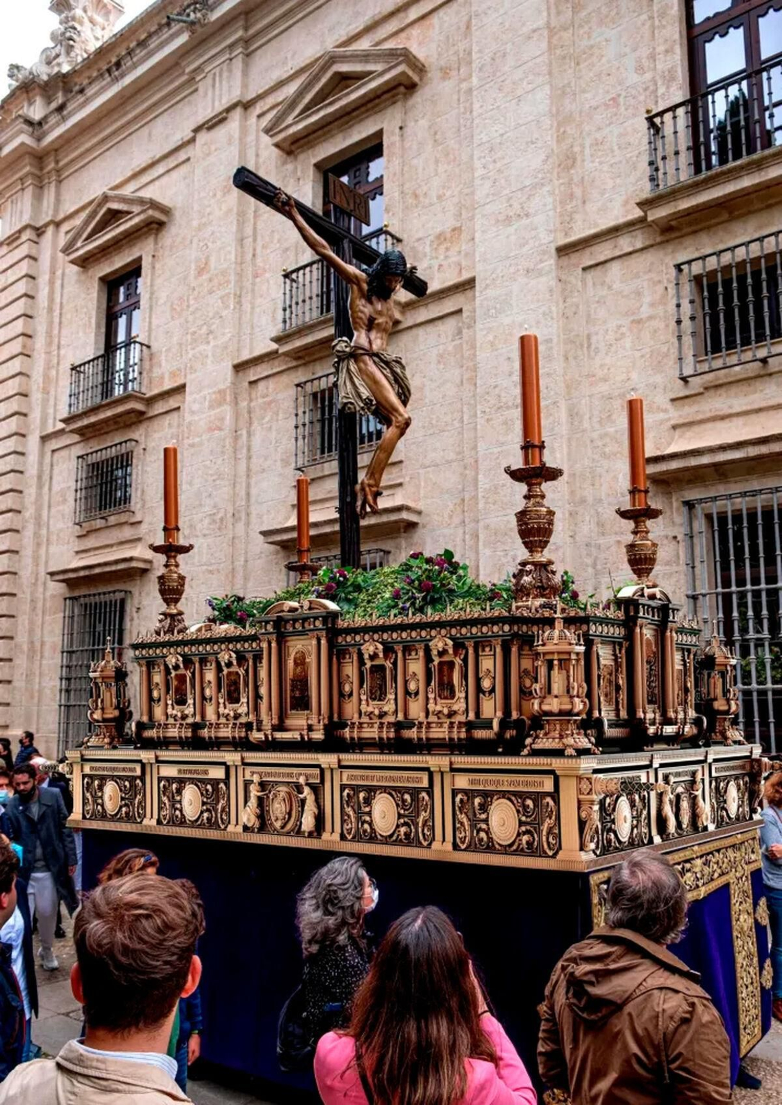 Reproducción del resultado en la calle del nuevo paso del Cristo de la Buena Muerte