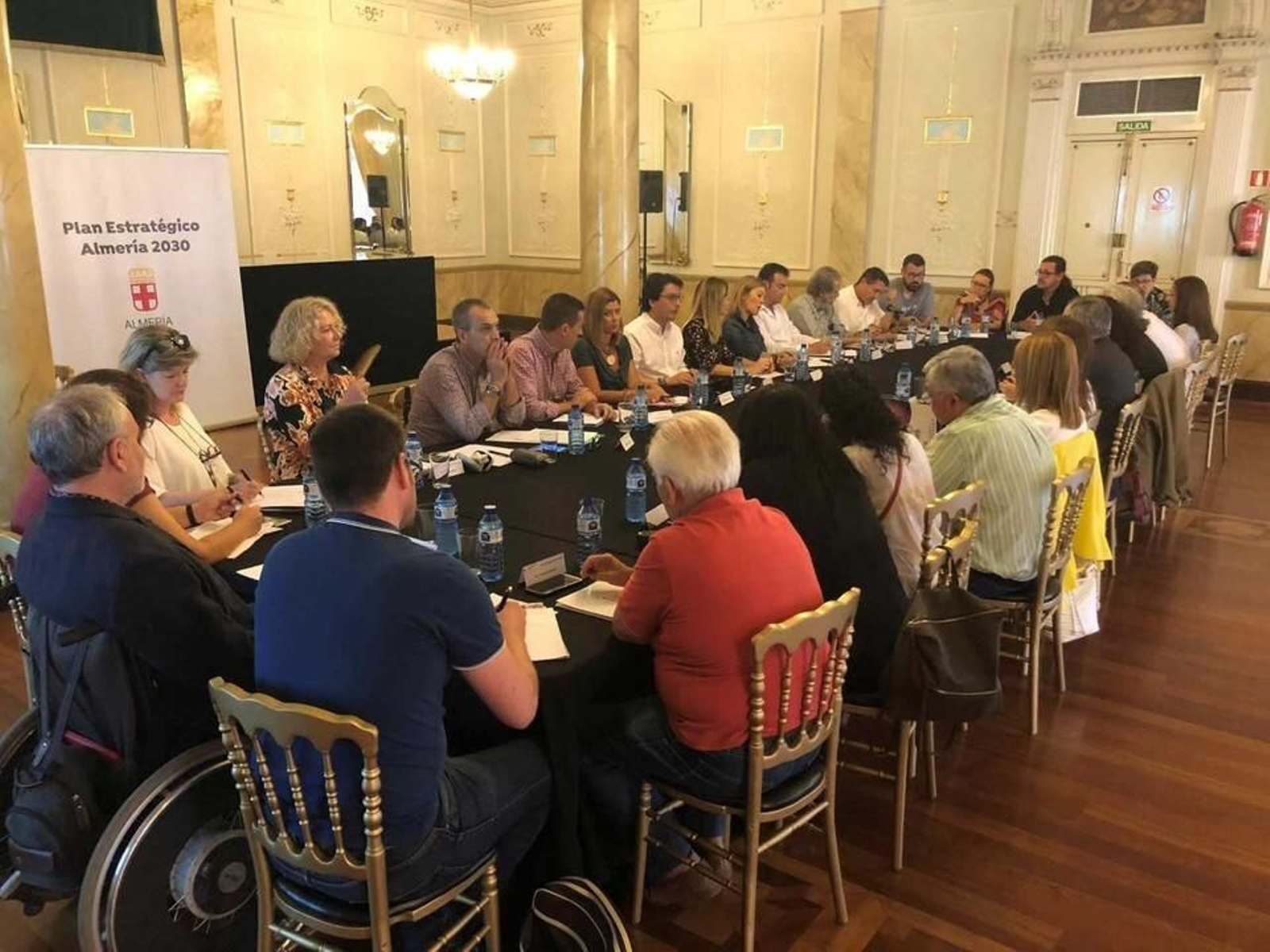 Reunión de la mesa de trabajo en el Círculo Mercantil de la capital. Reunión de la mesa de trabajo en el Círculo Mercantil de la capital.