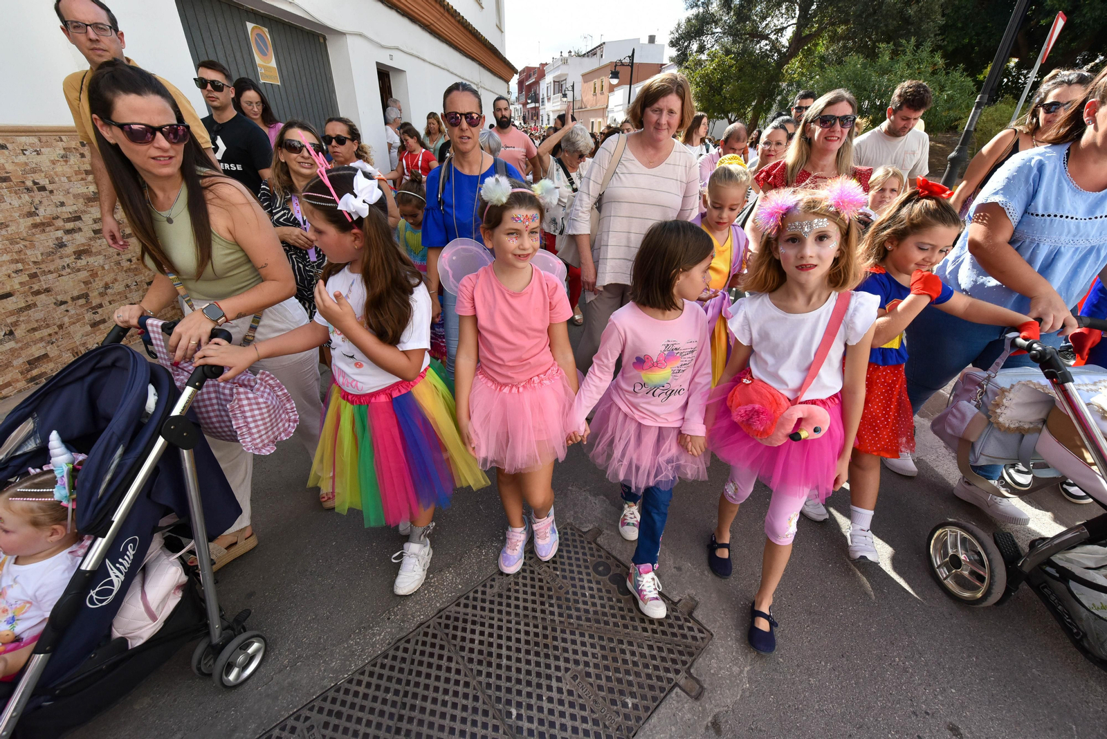 Búscate en las fotos de la cabalgata del Día del Niño en Los Barrios