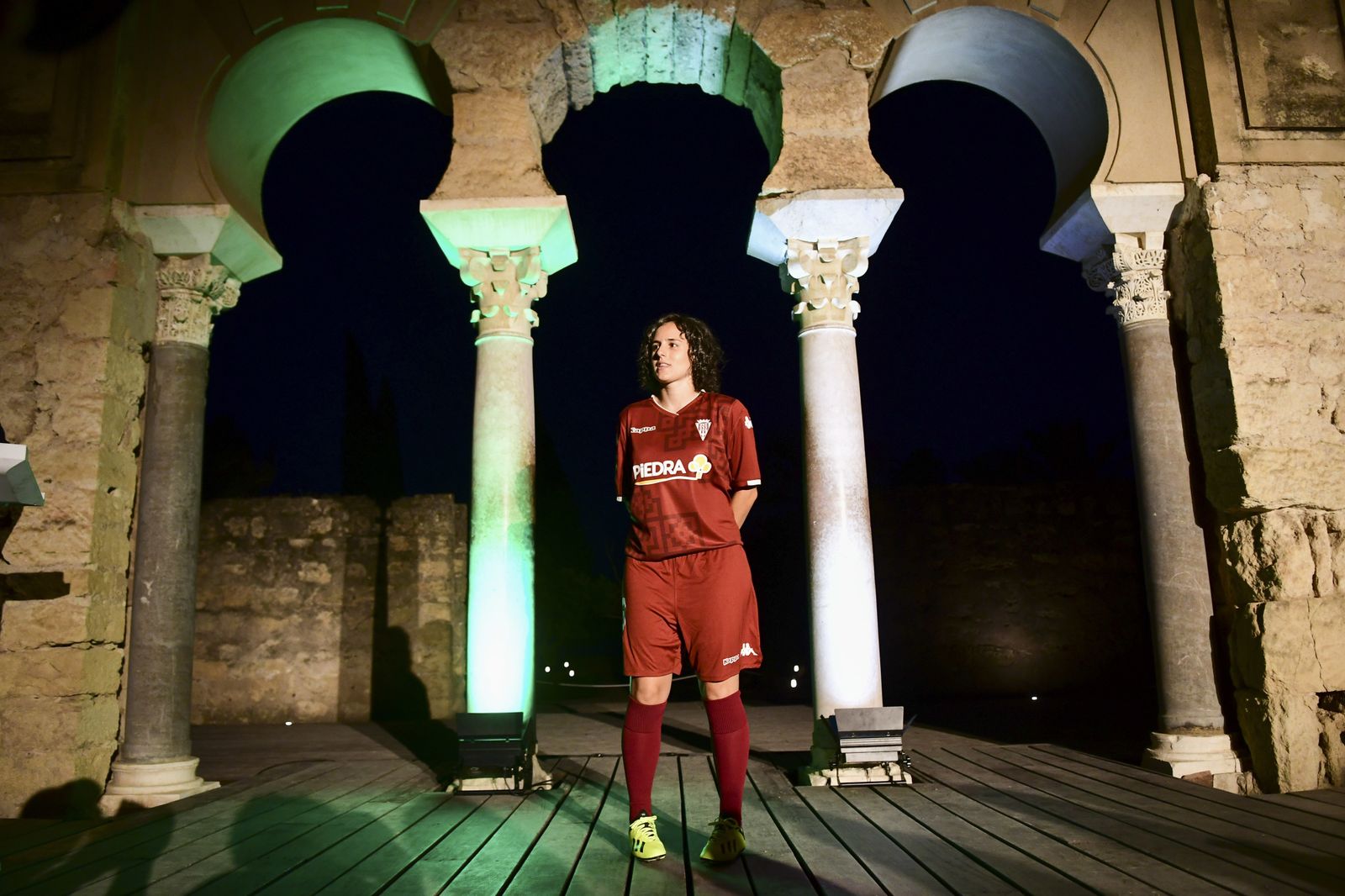 El Córdoba CF presenta sus nuevas camisetas en Medina Azahara