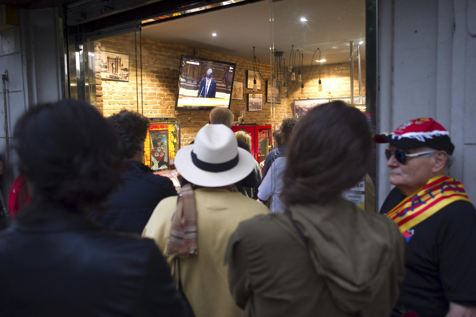 La declaración de la independencia catalana "en suspenso", en imágenes