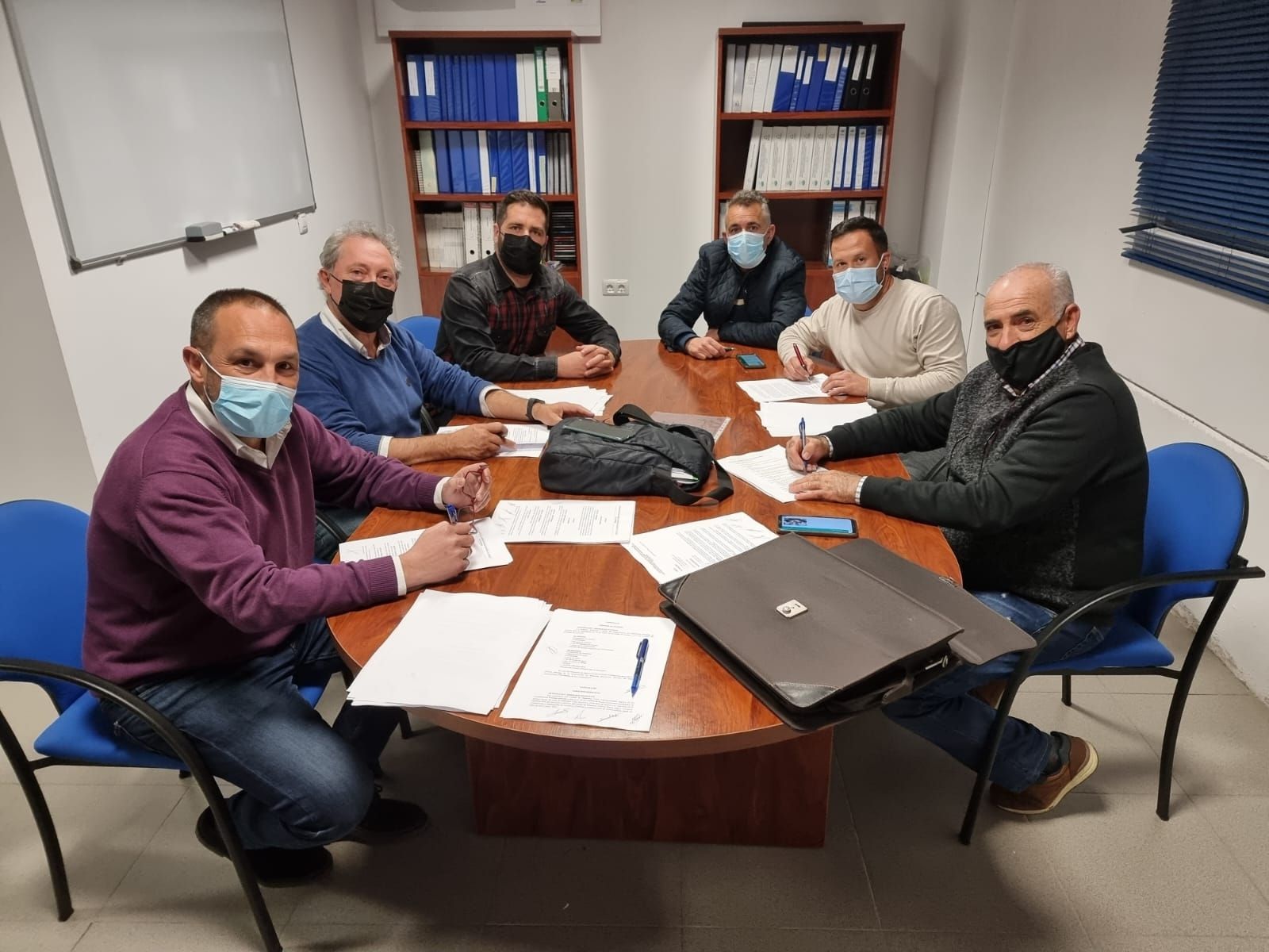 Firma del nuevo convenio entre los representantes de los trabajadores y la empresa.