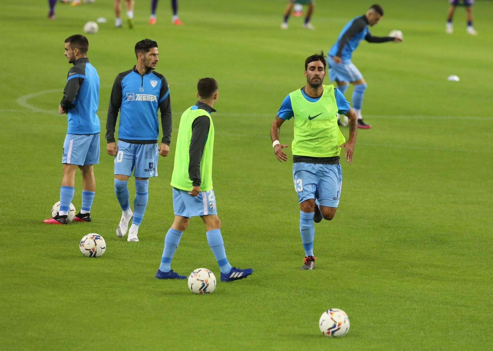 Calentamiento del Málaga CF antes de medirse al Sporting de Gijón.