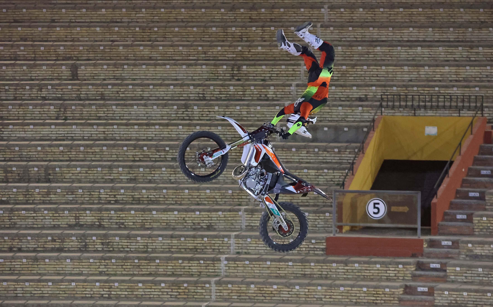 Imágenes del Freestyle Motocross Over Limits en Algeciras