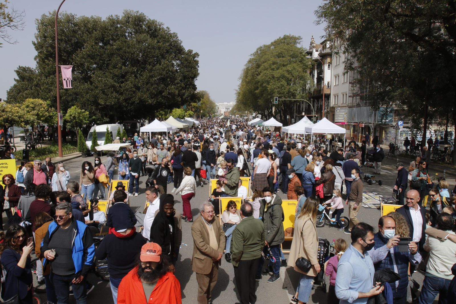 Actividad Calle Cultura, que también cortó al tráfico el Paseo de Colón en favor de actividades ciudadanas.