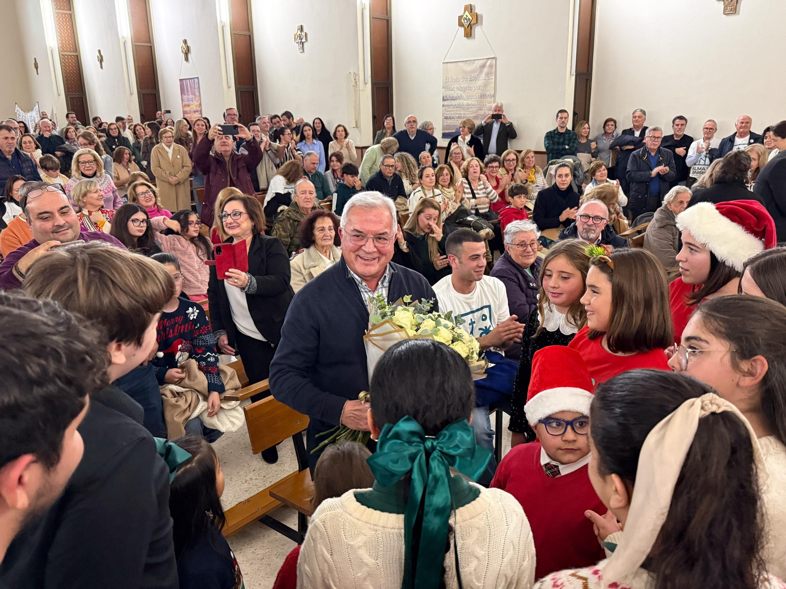 Las fotos del homenaje al padre Pedro por sus 50 años de entrega absoluta a la Piñera