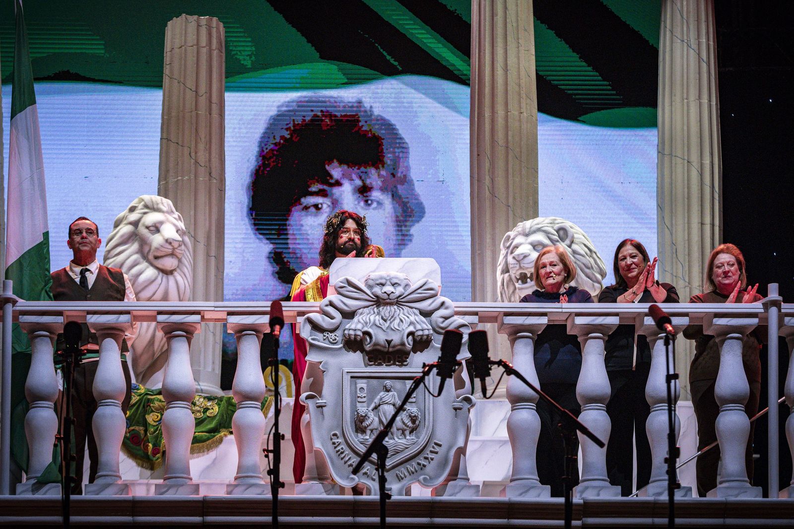 Las imágenes del pregón y la boda de Manu Sánchez en el Carnaval de Cádiz 2026