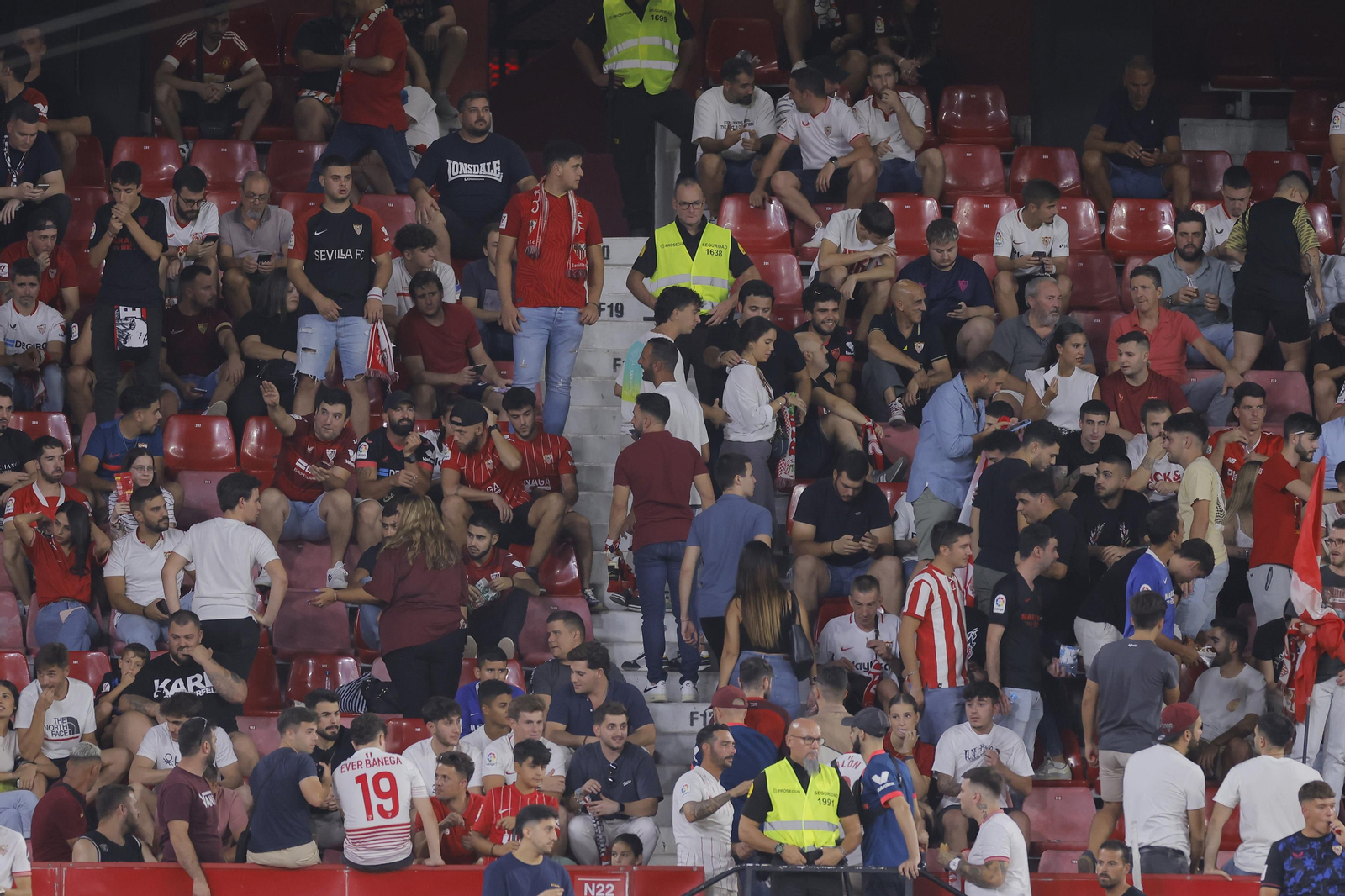 Búscate en las fotos del Sevilla-Rayo