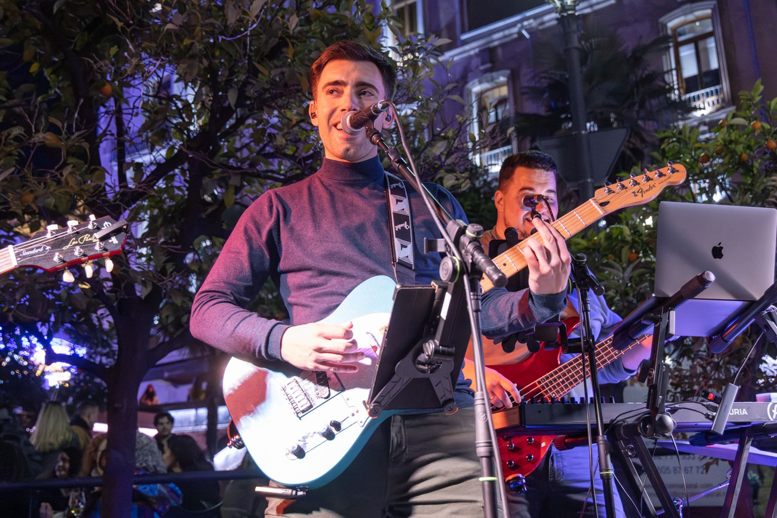 Así disfruta Jaén del concierto extraordinario a pie de calle: "Único Pop Rock"