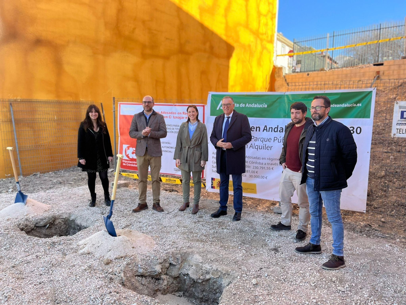 La Diputación de Córdoba pone la primera piedra de la nueva promoción en Carcabuey. La Diputación de Córdoba pone la primera piedra de la nueva promoción en Carcabuey.