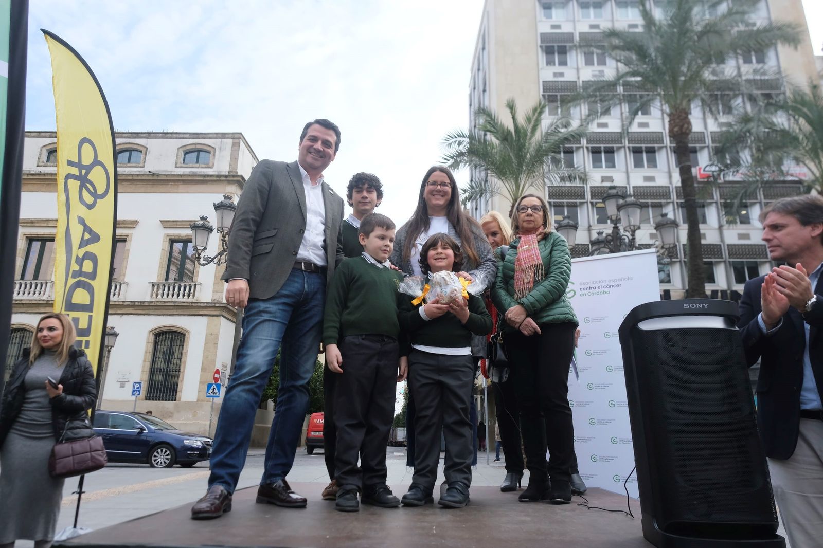 Córdoba celebra el Día del Cáncer Infantil con una marcha con cientos de escolares