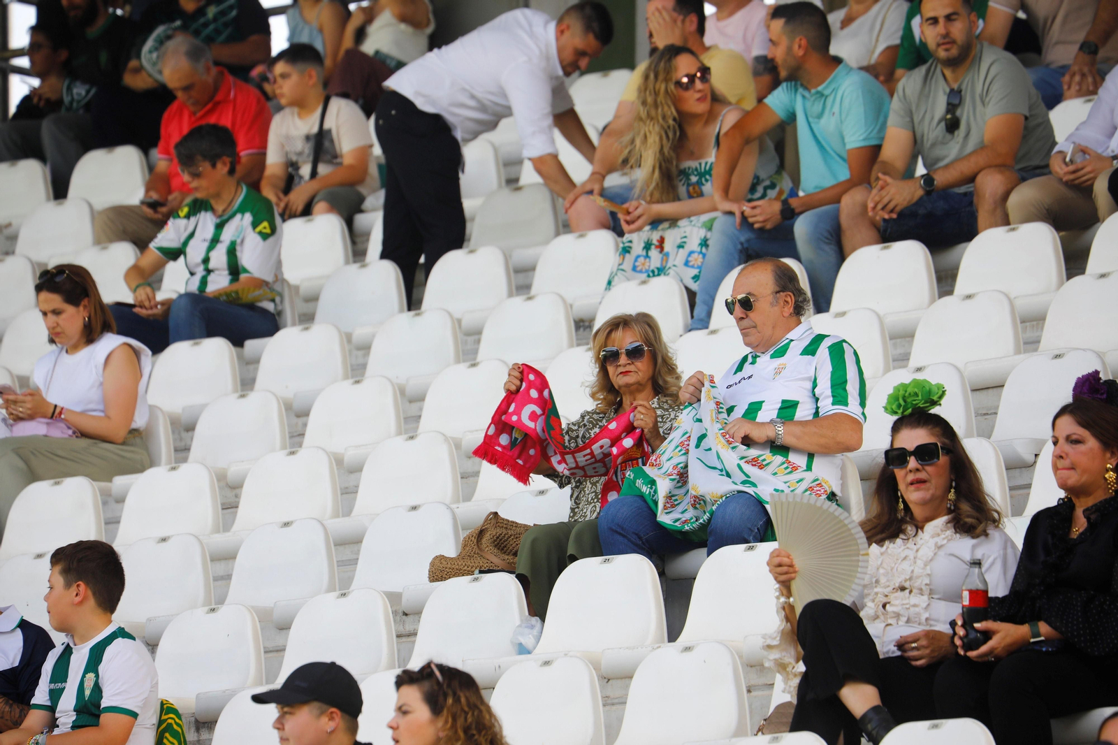 Las mejores fotos del ambiente en El Arcángel para el Córdoba CF - Algeciras