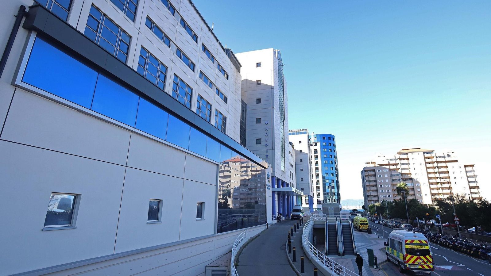 Acceso al Hospital de San Bernardo, en Gibraltar. Acceso al Hospital de San Bernardo, en Gibraltar.