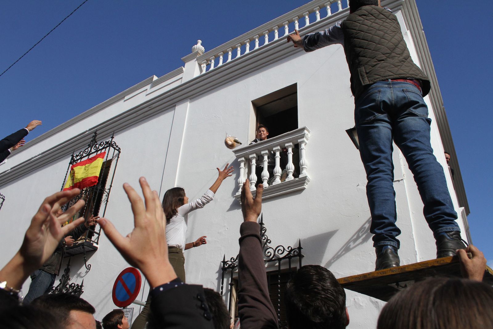 Imágenes de las tiradas en honor a San Antonio Abad en Trigueros