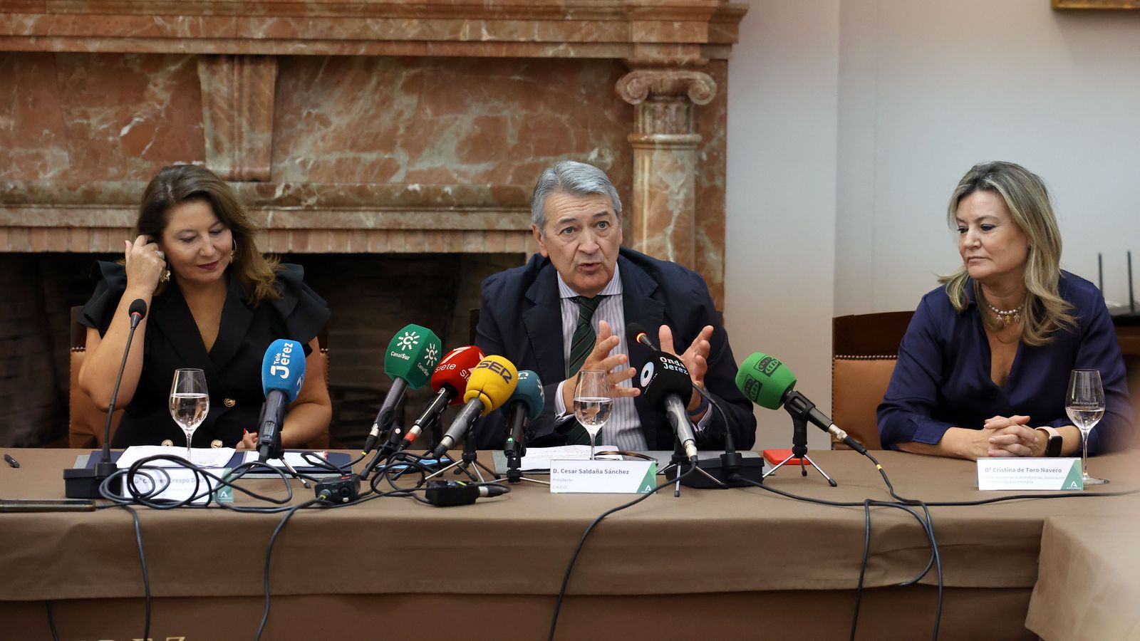 Firma entre La Junta y el sector del vino del plan de futuro para el viñedo en el Consejo Regulador de Jerez