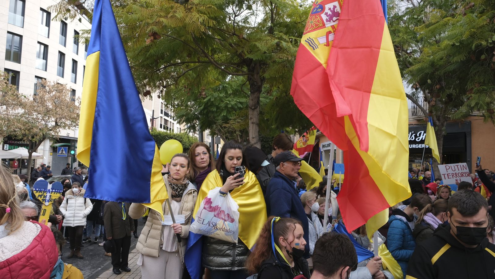 Fotogalería de las protestas contra la invasión rusa en Ucrania. Almería.
