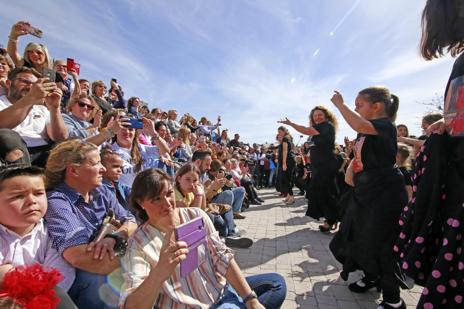 Himno Andaluz a guitarra y flashmob flamenco por el día de Andalucía