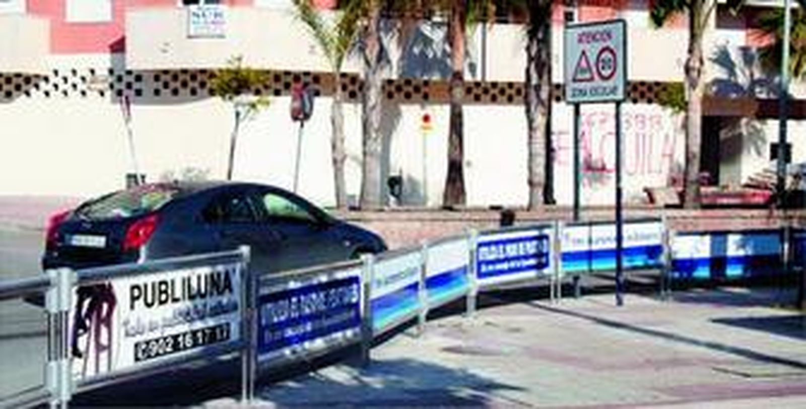 Los servicios jurídicos municipales analizan la concesión de las vallas publicitarias.