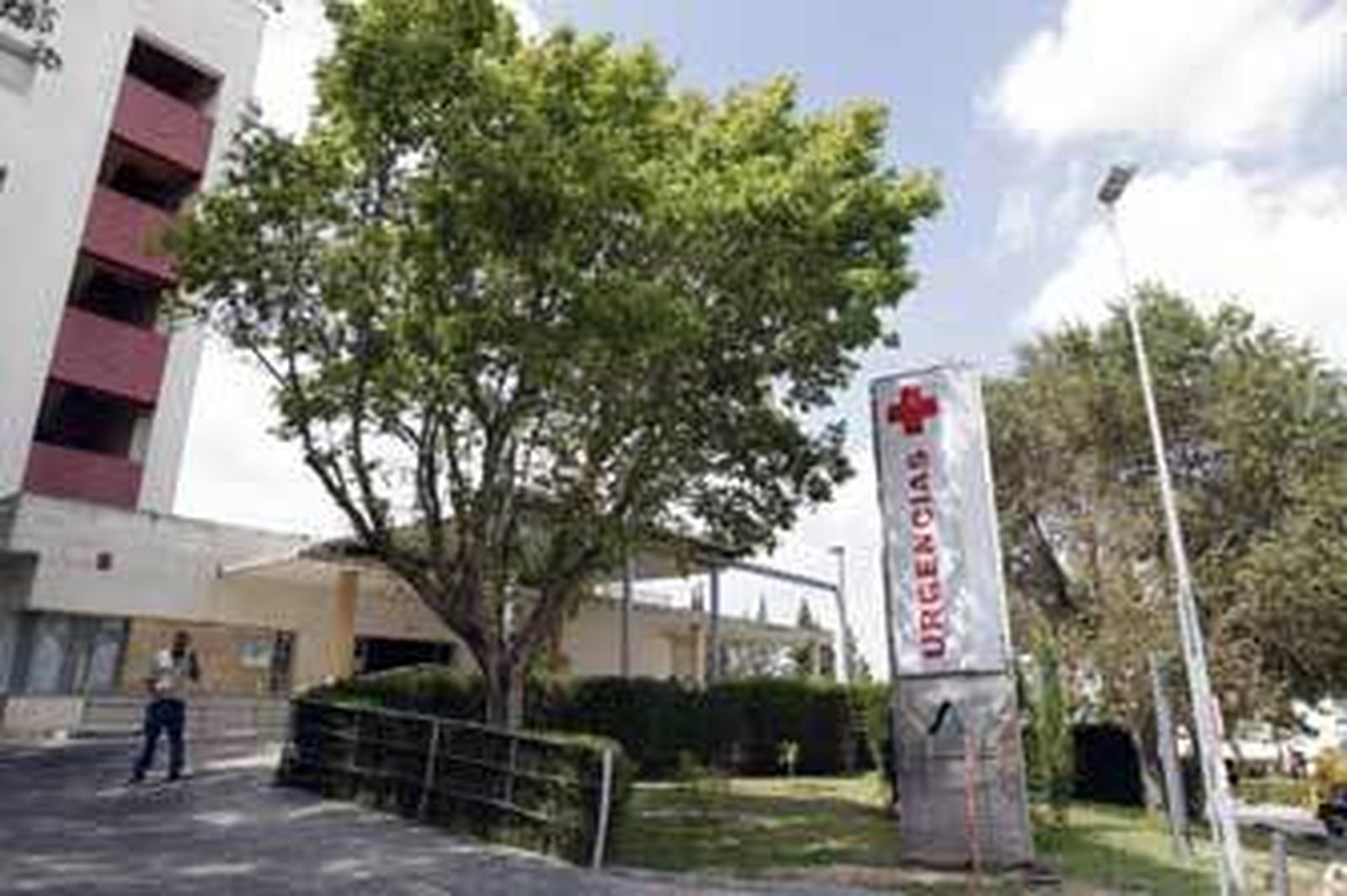 El hospital cierra 28 camas y reduce la actividad quirúrgica en Navidad