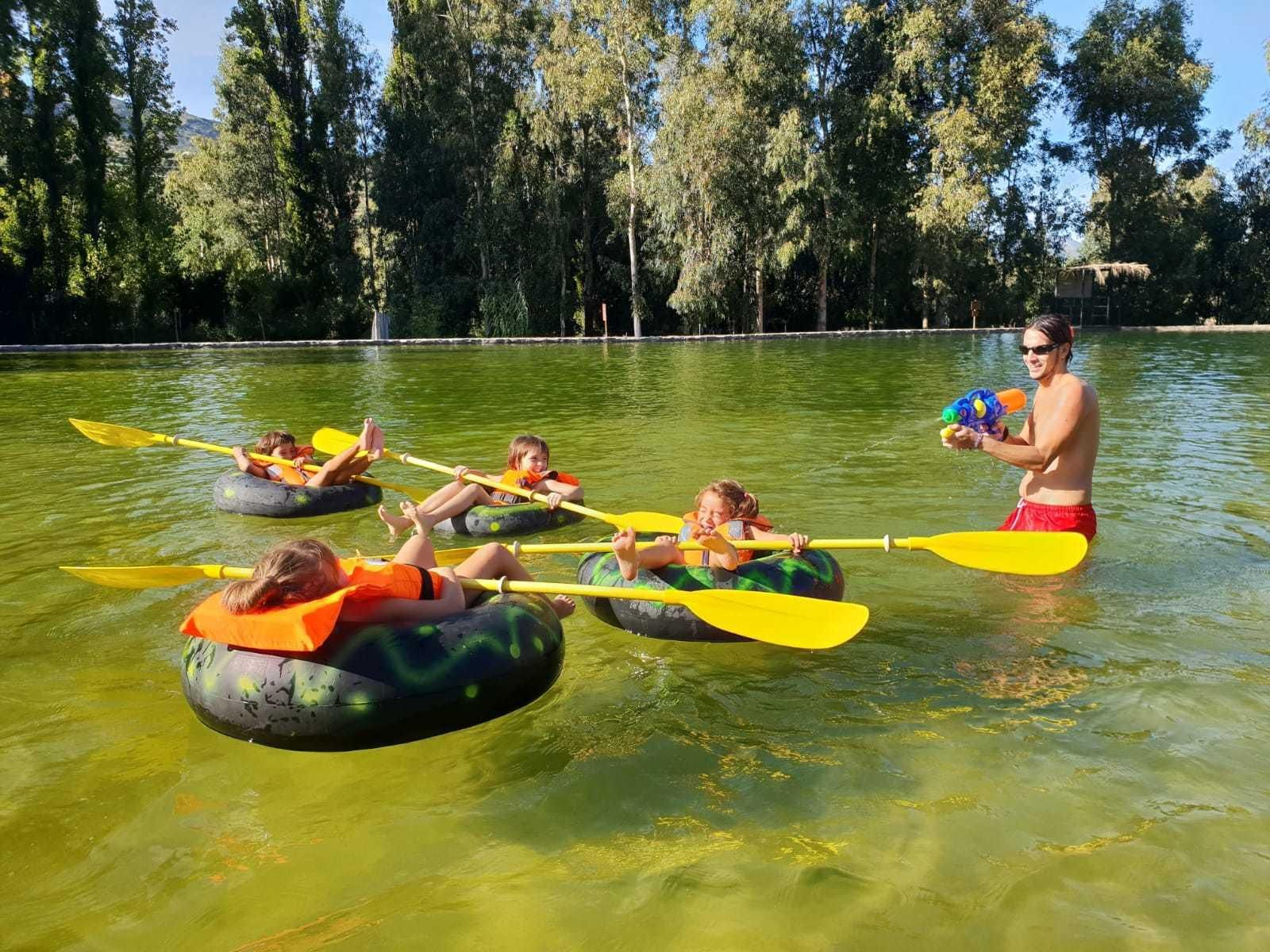 Imágenes de las actividades deportivas y juegos tanto en el recinto como en el embalse.