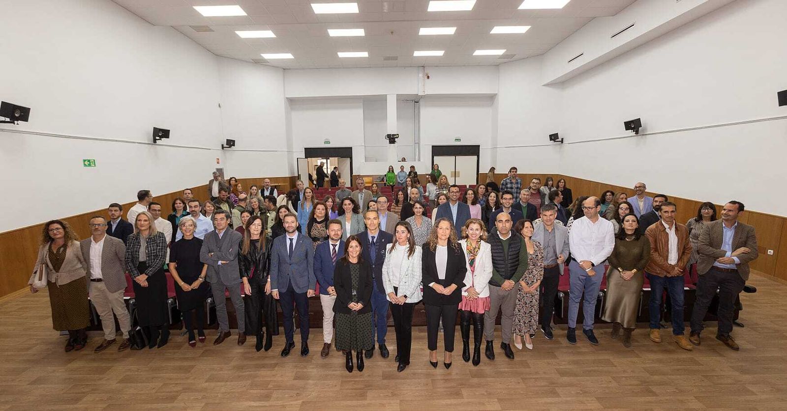'Foto de familia' de los 40 nuevos funcionarios de la Junta en Almería.