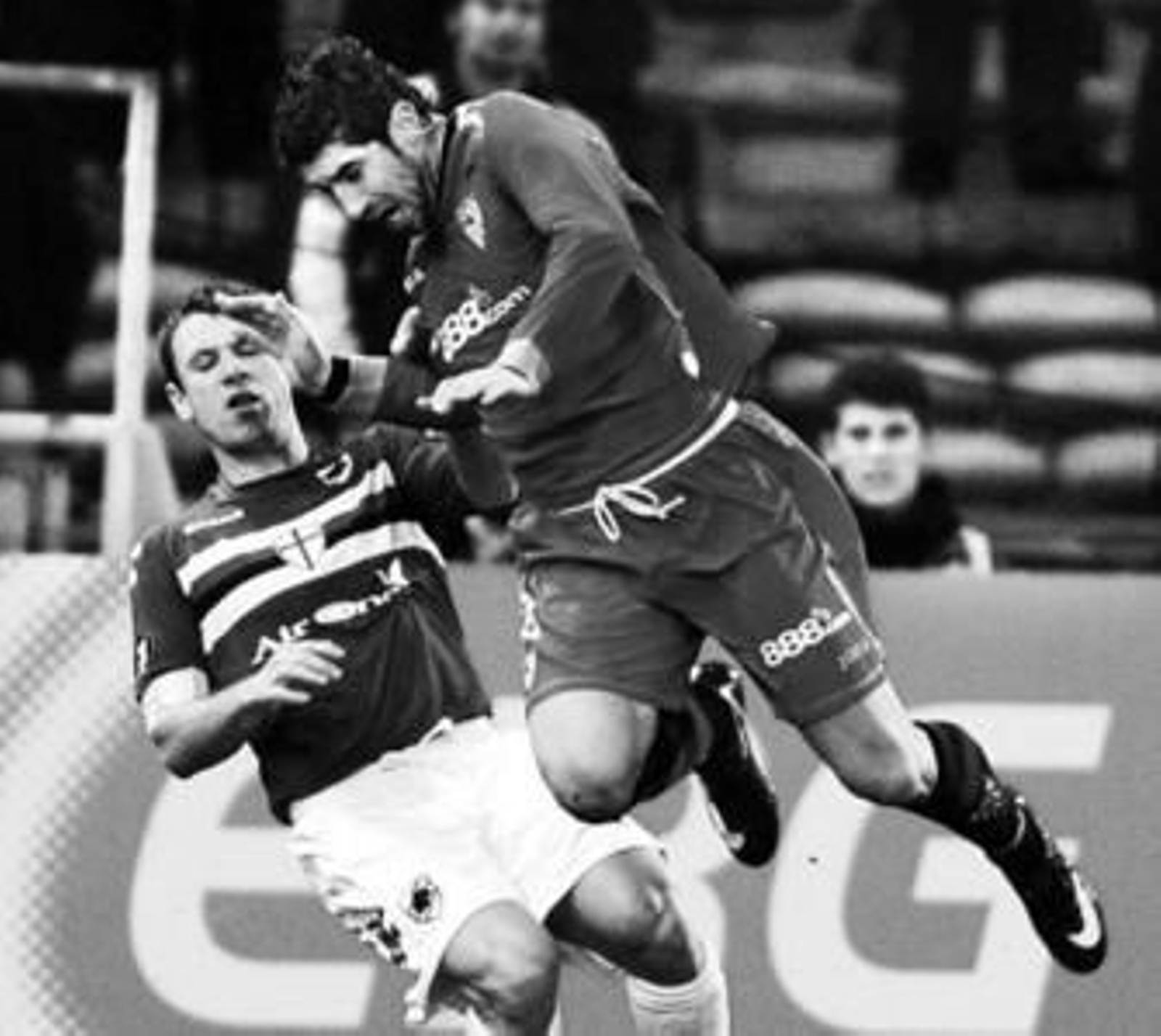 Dragutinovic salta por encima de Cassano.