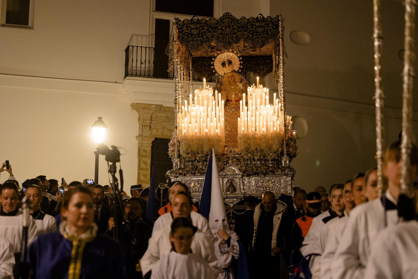 Imágenes de la salida del Perdón en la Semana Santa de Cádiz 2025