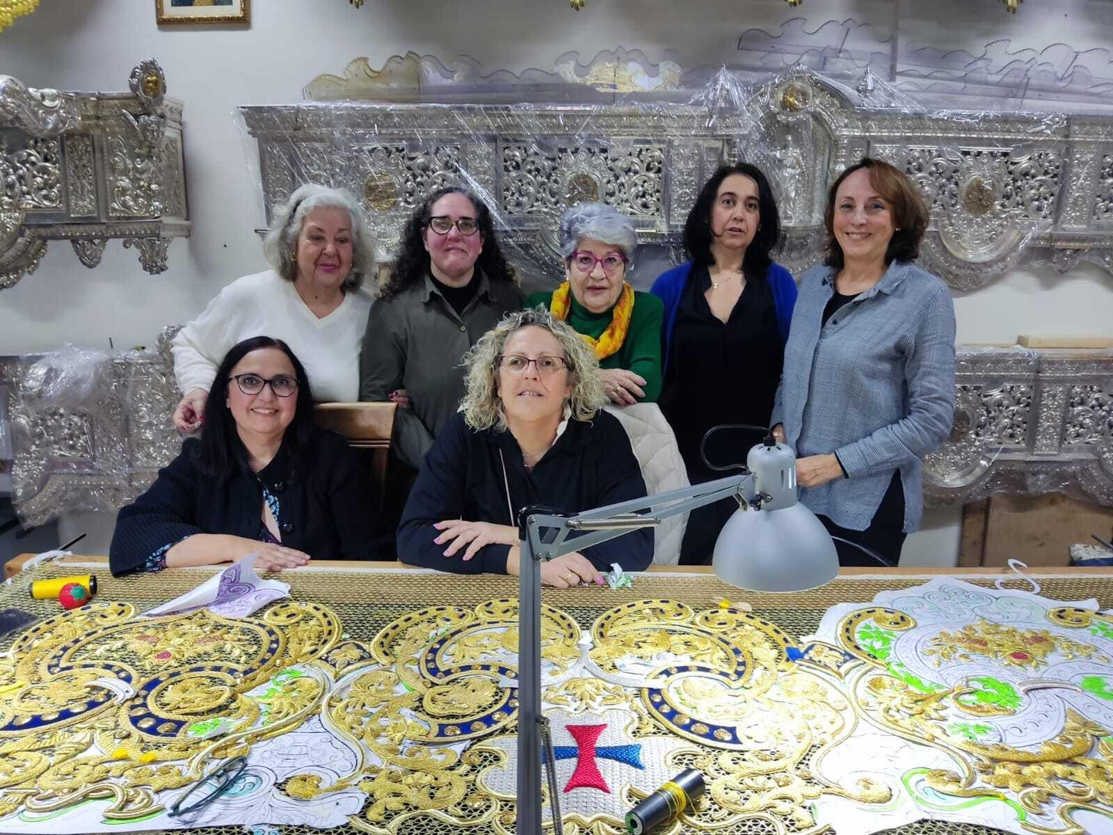 El grupo de bordadoras del Cautivo de La Línea. El grupo de bordadoras del Cautivo de La Línea.
