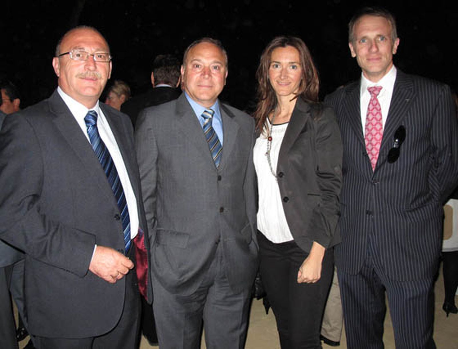 Antonio Barrero y Juan López (Carlson Wagonlit), y Pilar Marín y Amador Recio, del Hotel Abba Triana.

Foto: Victoria Ramírez