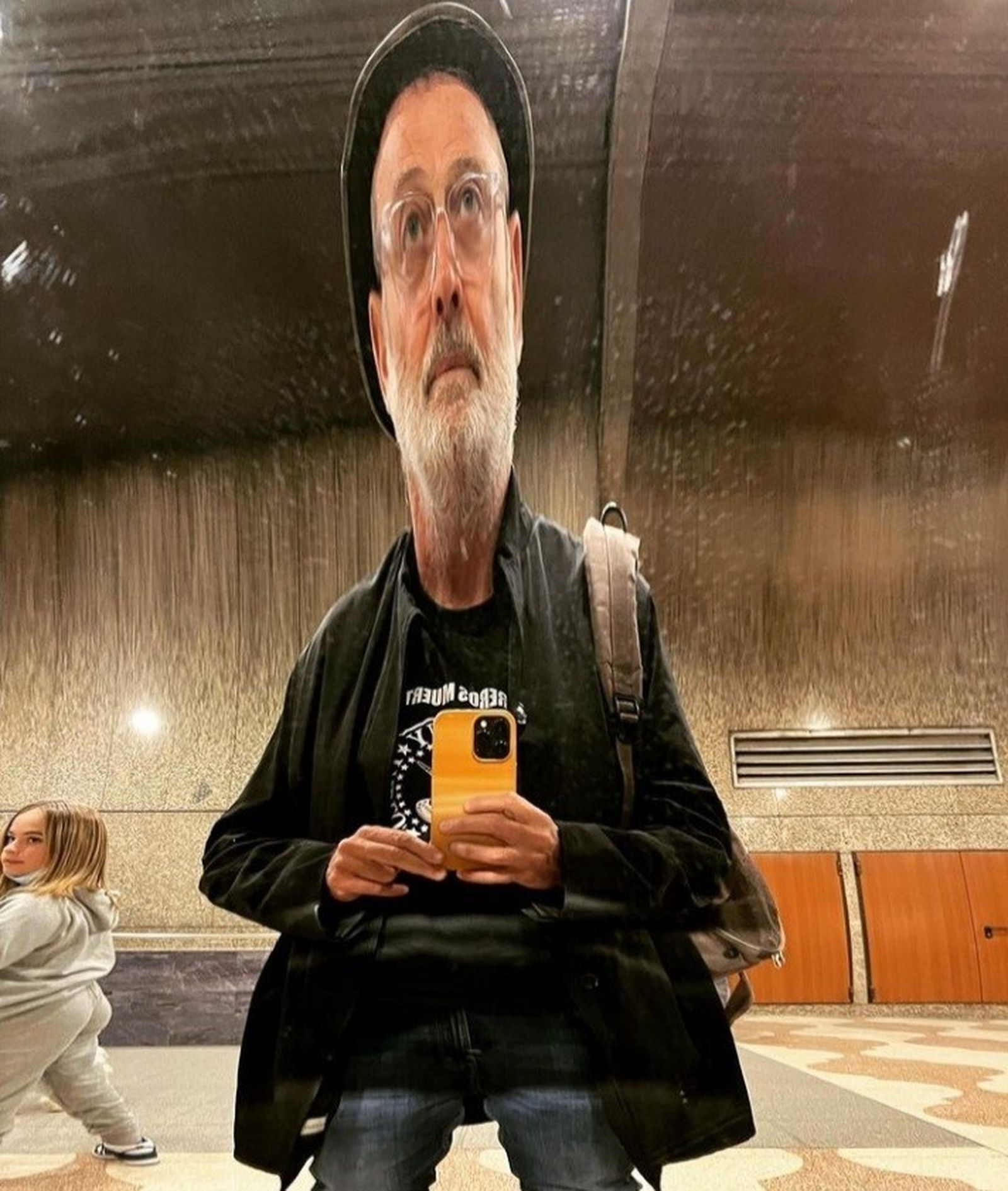 Pablo Carbonell se ha disfrazado sin filtros en los espejos del Museo de Cera de Madrid