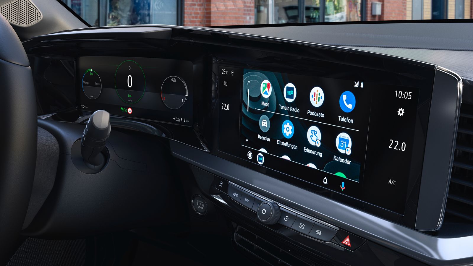 La pantalla central está ligeramente girada hacia el conductor. La de la instrumentación es particularmente grande.