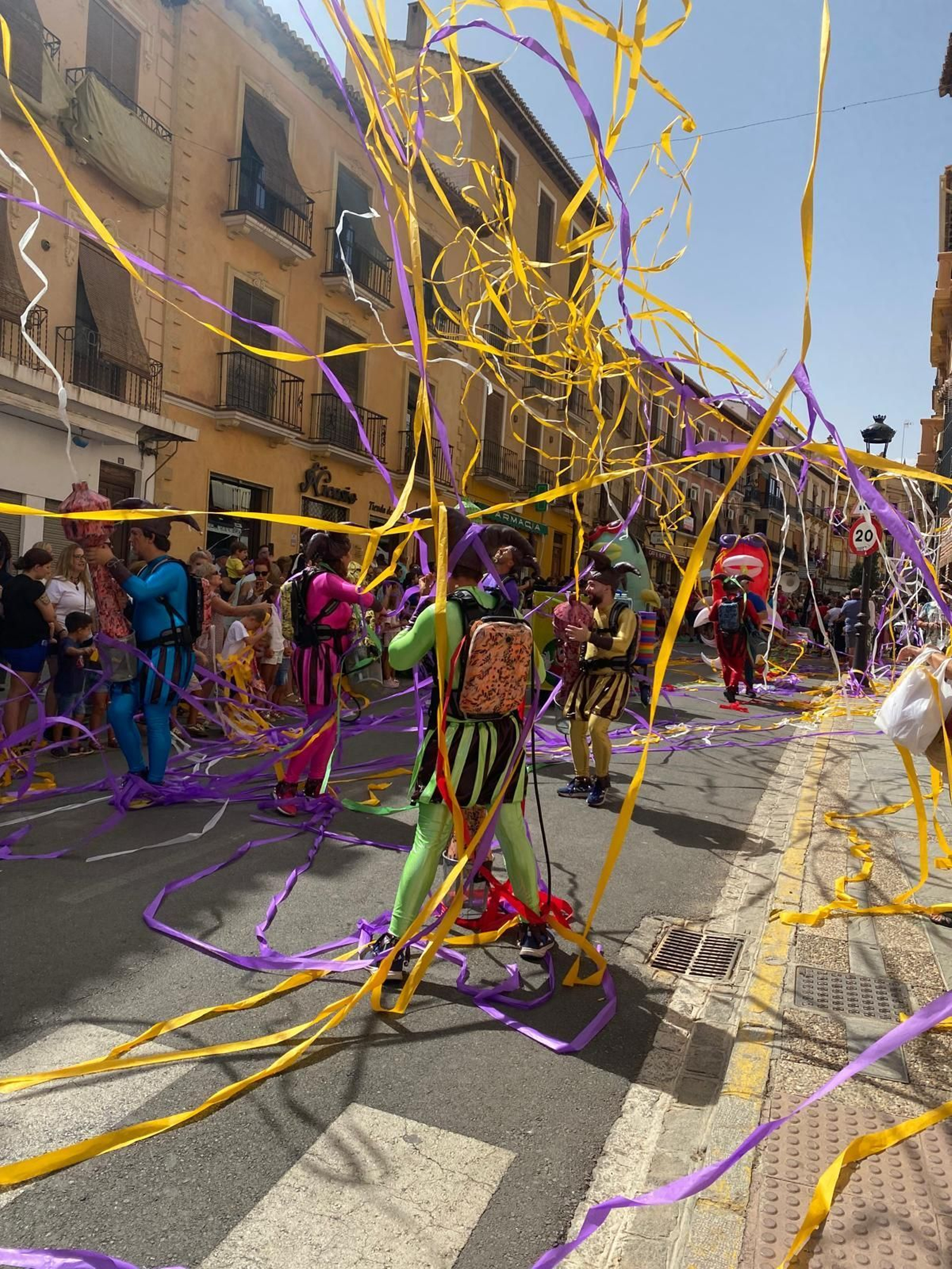 Así ha sido la Pública de Fiestas de este pueblo de Granada: Gigantes y Cabezudos recorren sus calles