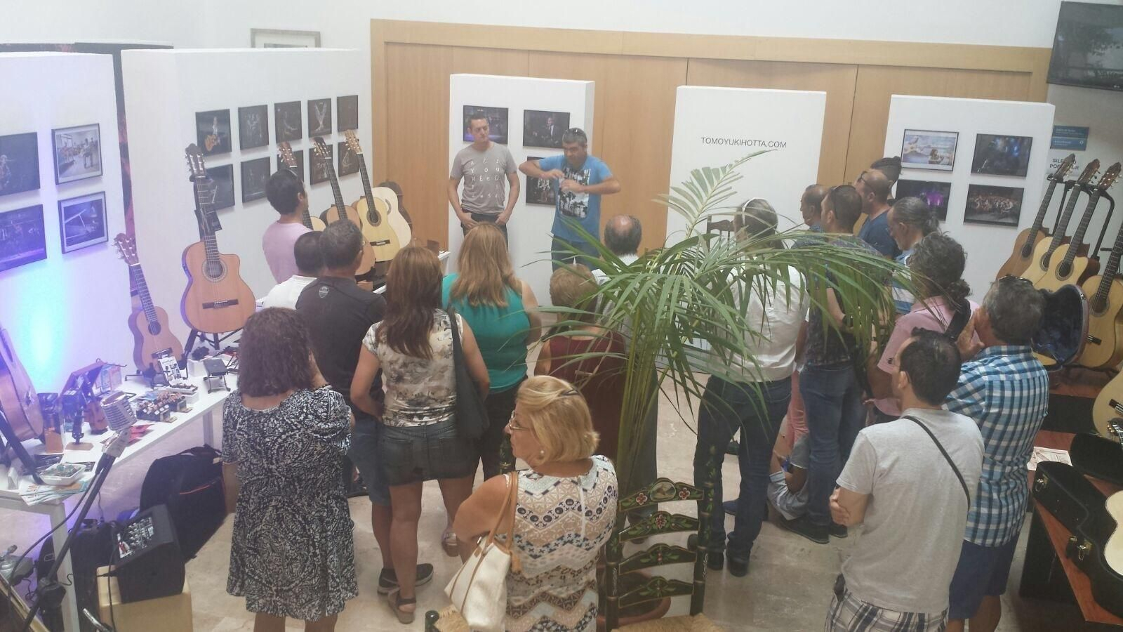 Guitarras en el centro documental