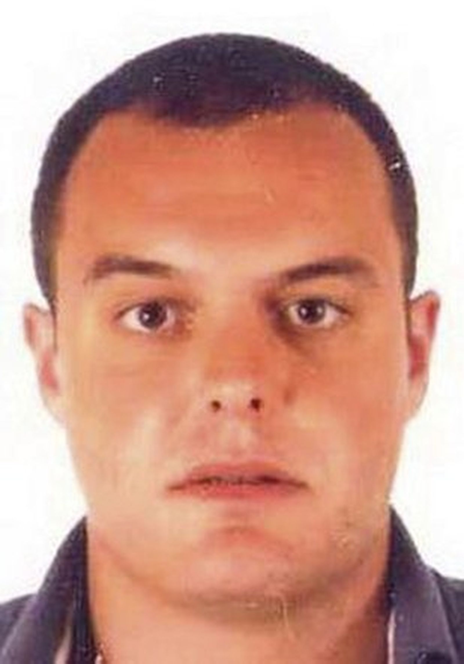 Trasladados a París el presunto jefe de ETA y sus colaboradores