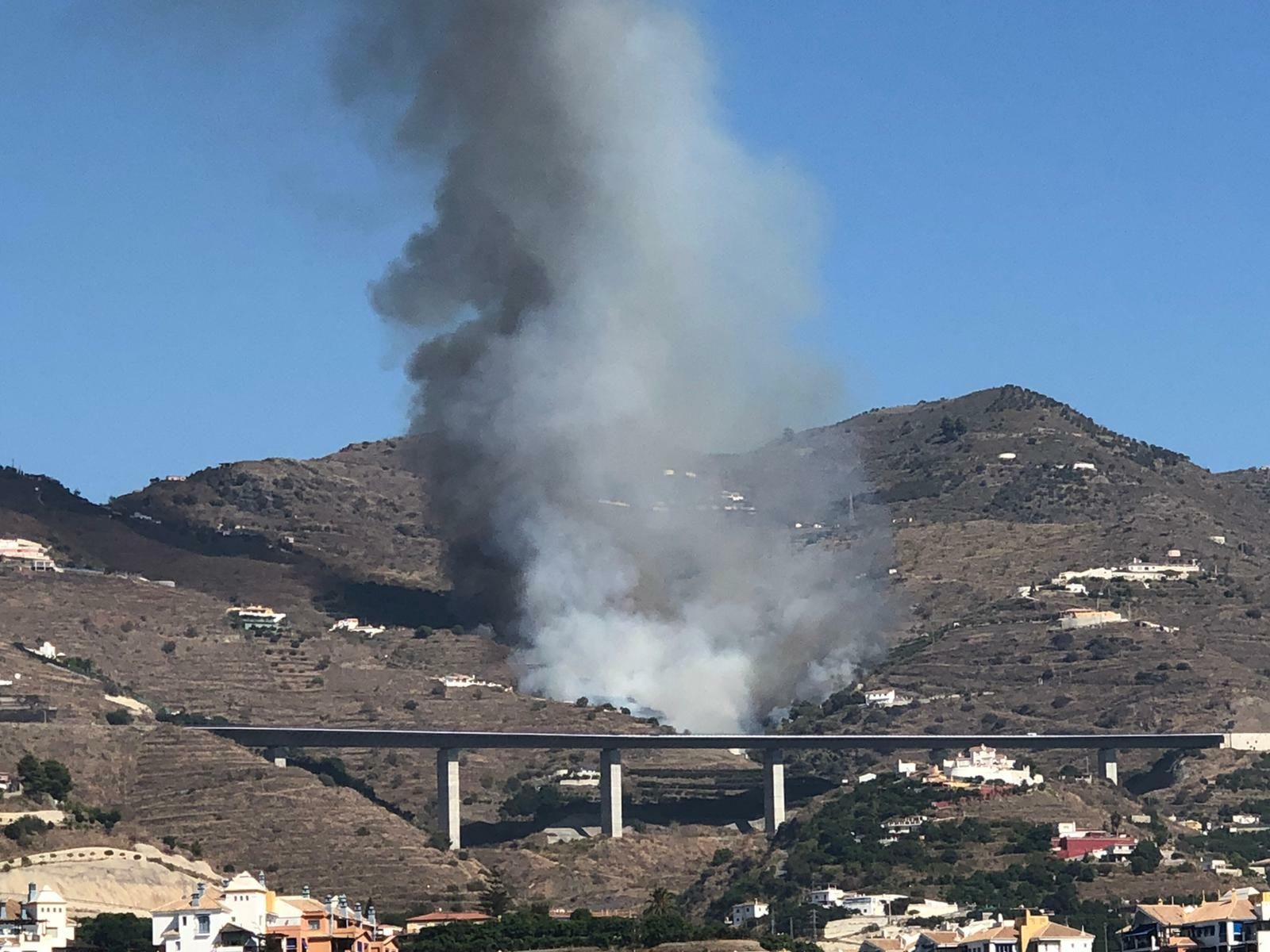 Los vecinos desalojados por el incendio de Almuñécar vuelven a sus casas