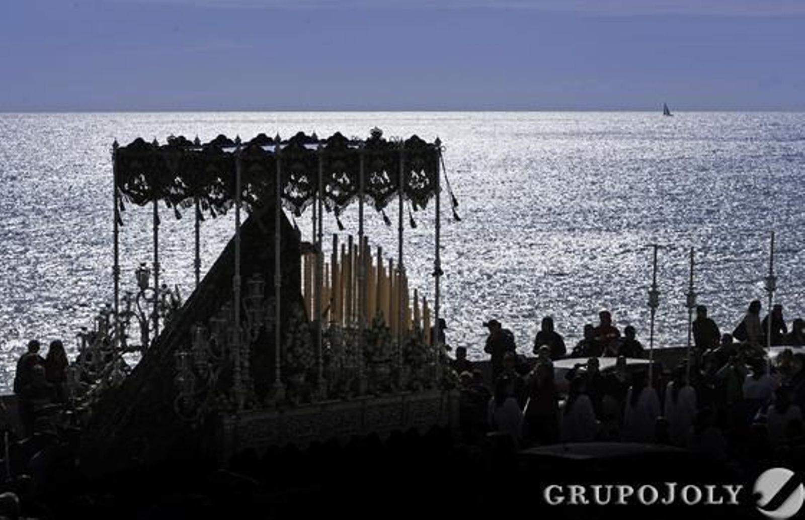 Real, Gremial, Nacional y Marianista Hermandad Sacramental del Santísimo Cristo de las Aguas, Nuestra Señora de la Luz y Asociación de Discípulos de San Juan Evangelista y María Stma. de Guadalupe.

Foto: Julio Gonzalez