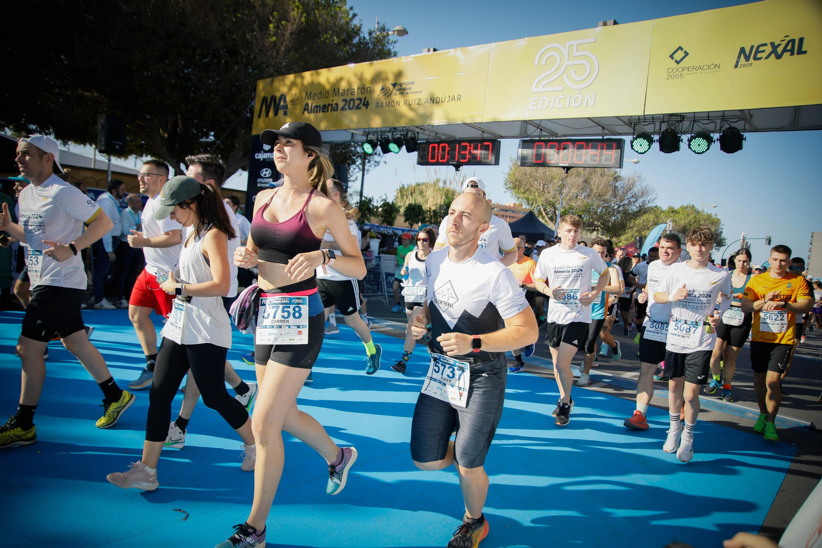 Imágenes de la salida de la Media maratón Ciudad de Almería