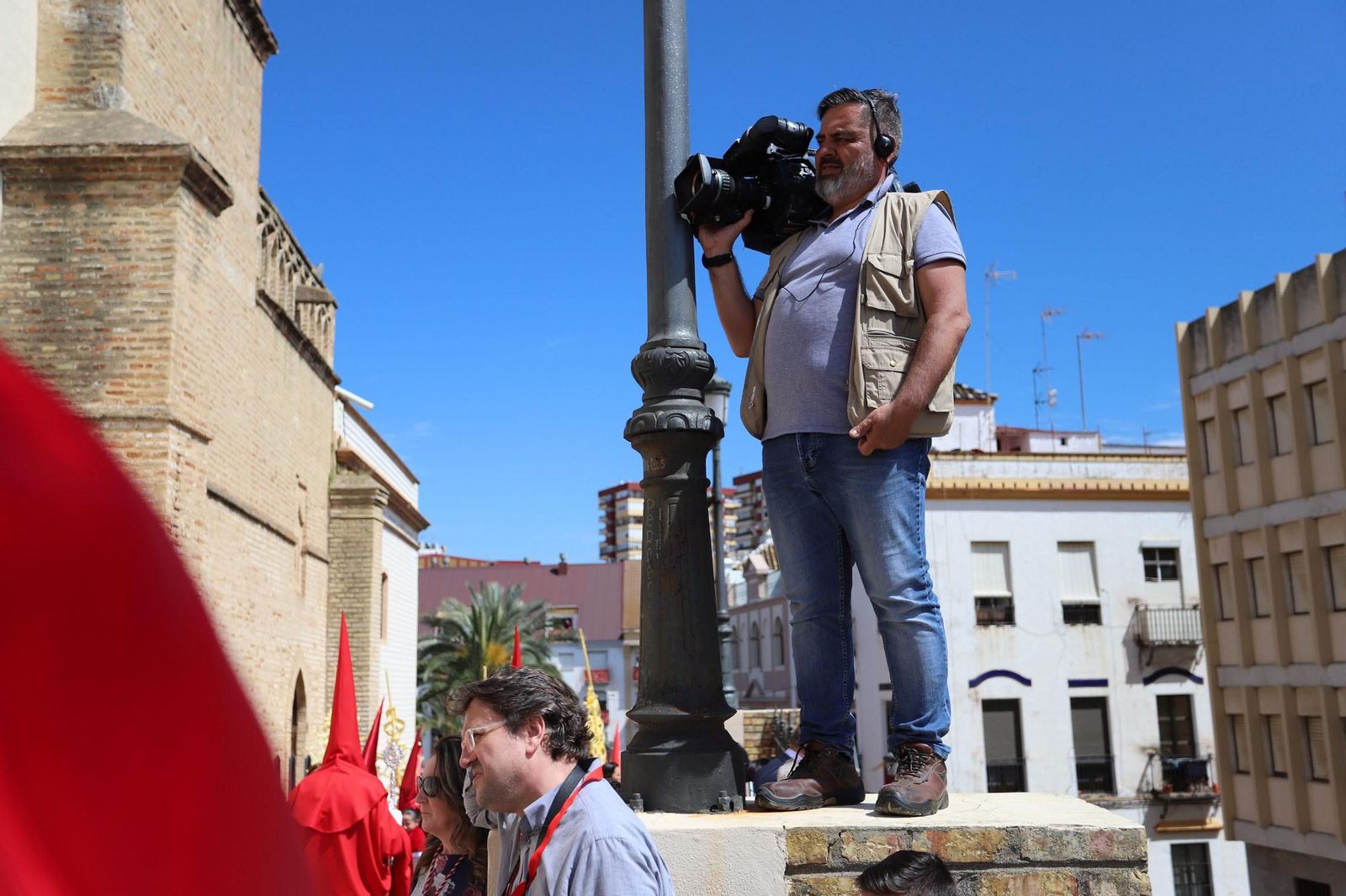 Imágenes del recorrido de la Borriquita  por las calles de Huelva