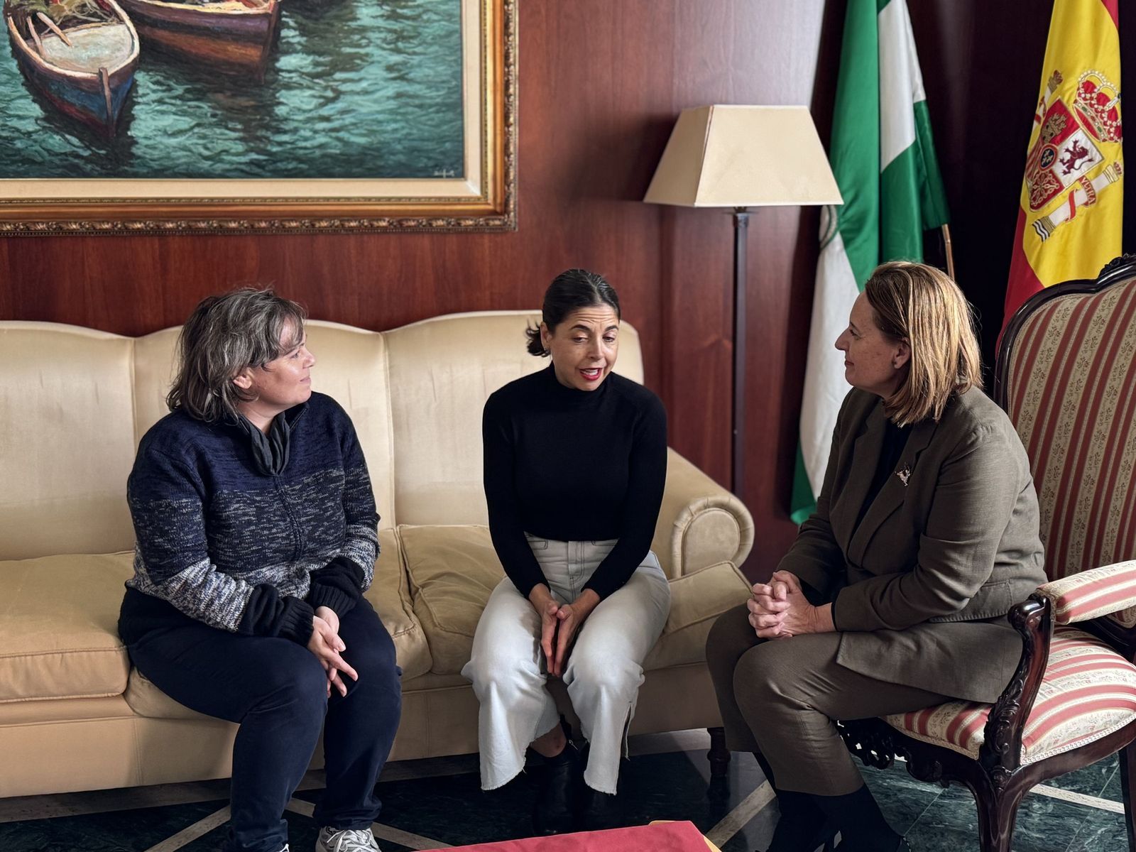 Virginia Mena, Esther García y Aurora Salvador durante la recepción