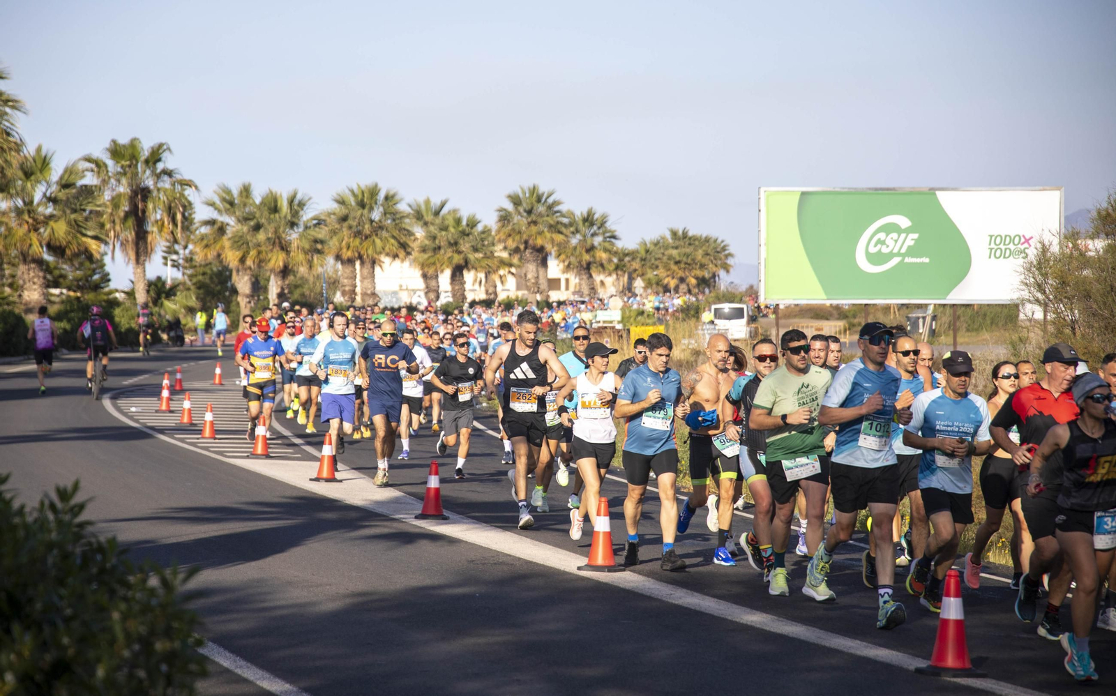 El Medio Maratón de Almería 2025, en imágenes