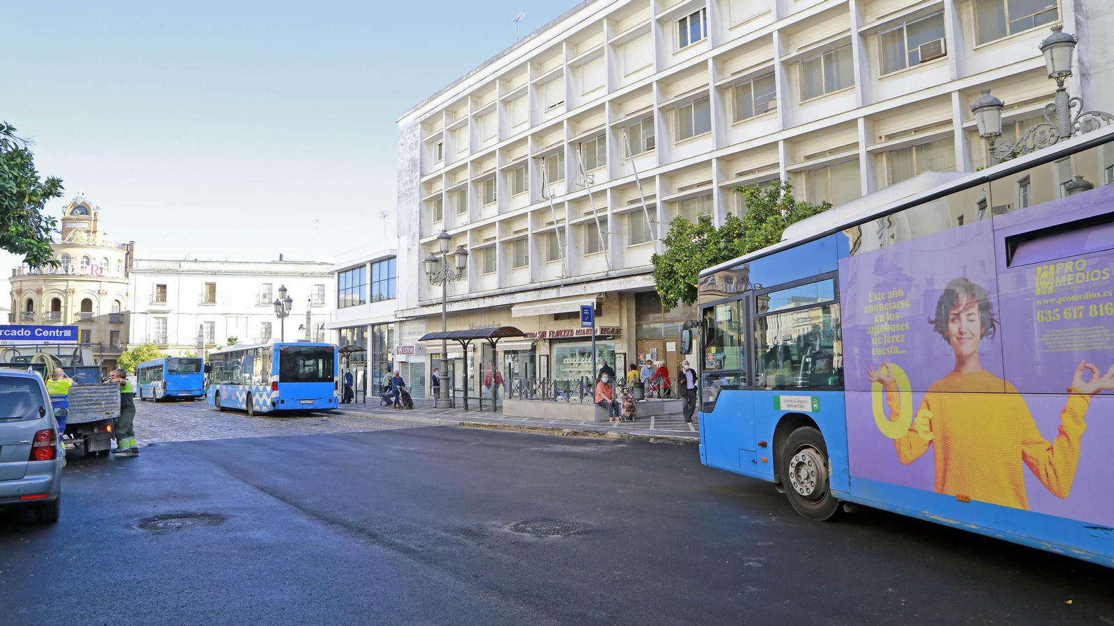 La plaza Esteve recupera la normalidad y a los autobuses