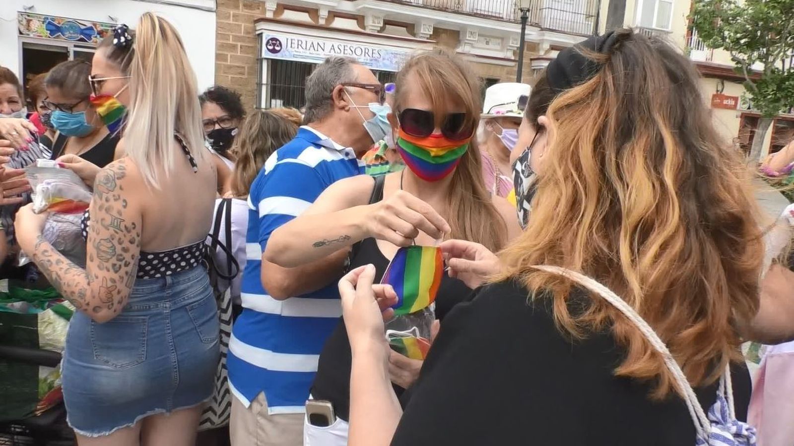Reparto de mascarillas de la Asociación Amare LGTBI