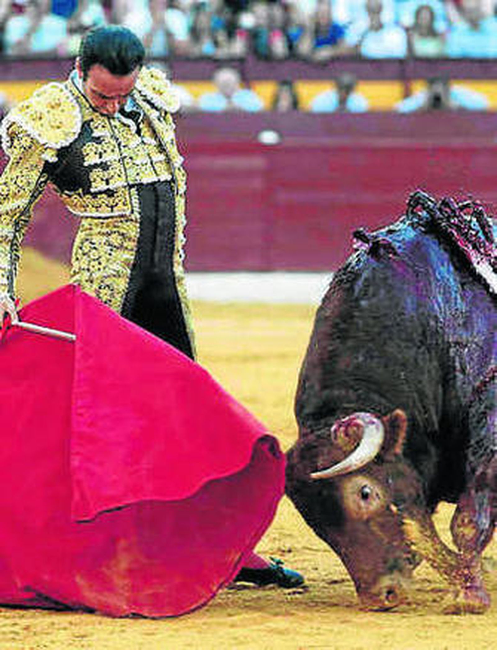 Enrique Ponce con 'Filósofo'.