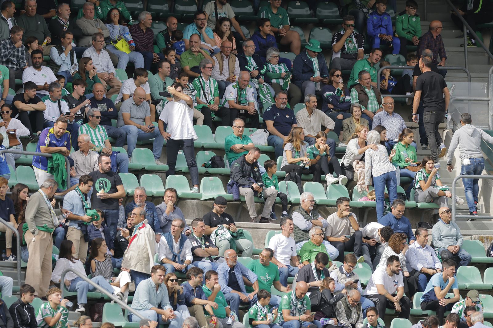 Búscate en las fotos del Betis-Osasuna