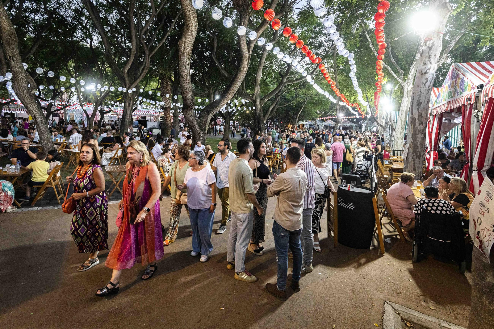 Búscate en las imágenes del viernes de Feria en San Fernando
